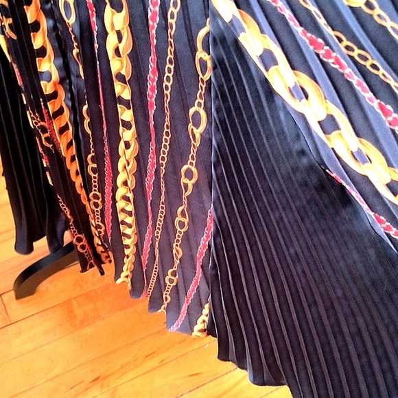 Marciano By Guess Black Skirt with Multicolor Pleated Pattern - Picture 6 of 6